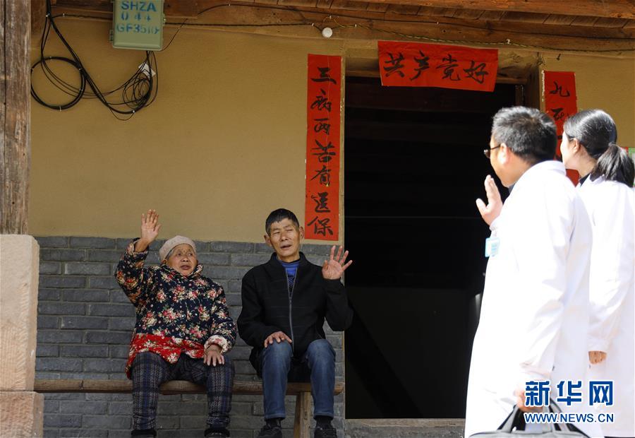 （習(xí)近平的小康故事·新華網(wǎng)·圖文互動）（6）“真正解決好基層群眾看病難、看病貴問題”——習(xí)近平和群眾健康的故事