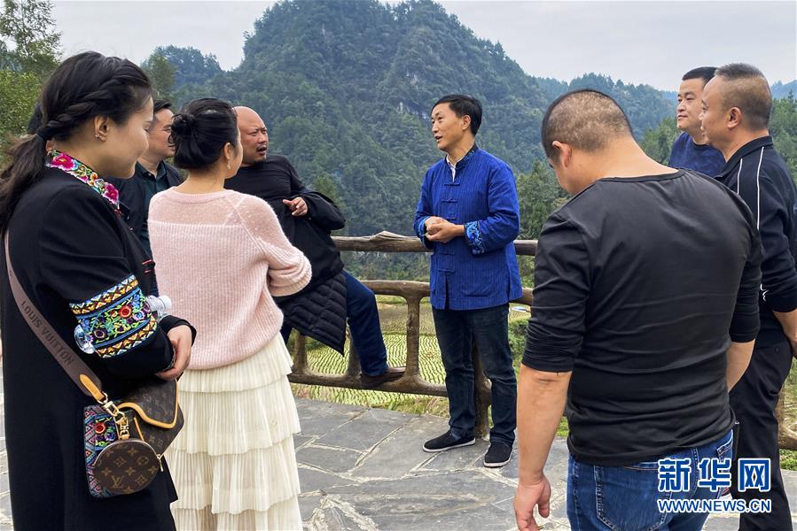 （在習(xí)近平新時代中國特色社會主義思想指引下——新時代新作為新篇章·習(xí)近平總書記關(guān)切事·圖文互動）（1）精準(zhǔn)扶貧7年，十八洞村“長”出10余種新職業(yè)