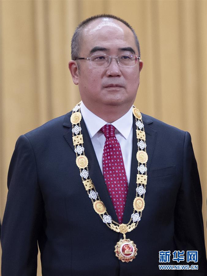 （抗疫先進(jìn)事跡·圖文互動(dòng)）（1）張定宇：疫情“暴風(fēng)眼”里，“漸凍”之軀與時(shí)間賽跑