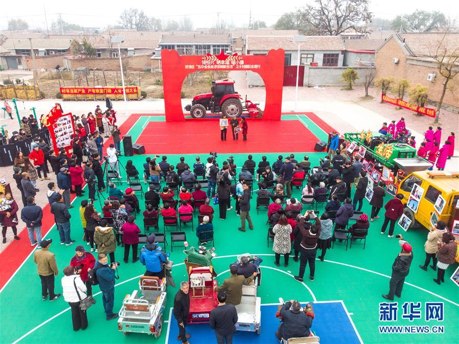 （五中全會精神在基層·圖文互動）（1）天津、福建、廣東、云南等地創(chuàng)新形式讓黨的十九屆五中全會精神“飛入尋常百姓家”