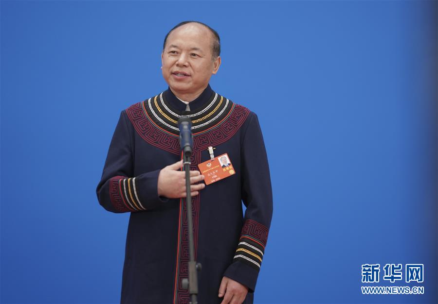（兩會(huì)·政協(xié)開(kāi)幕·XHDW）（8）接受采訪(fǎng)