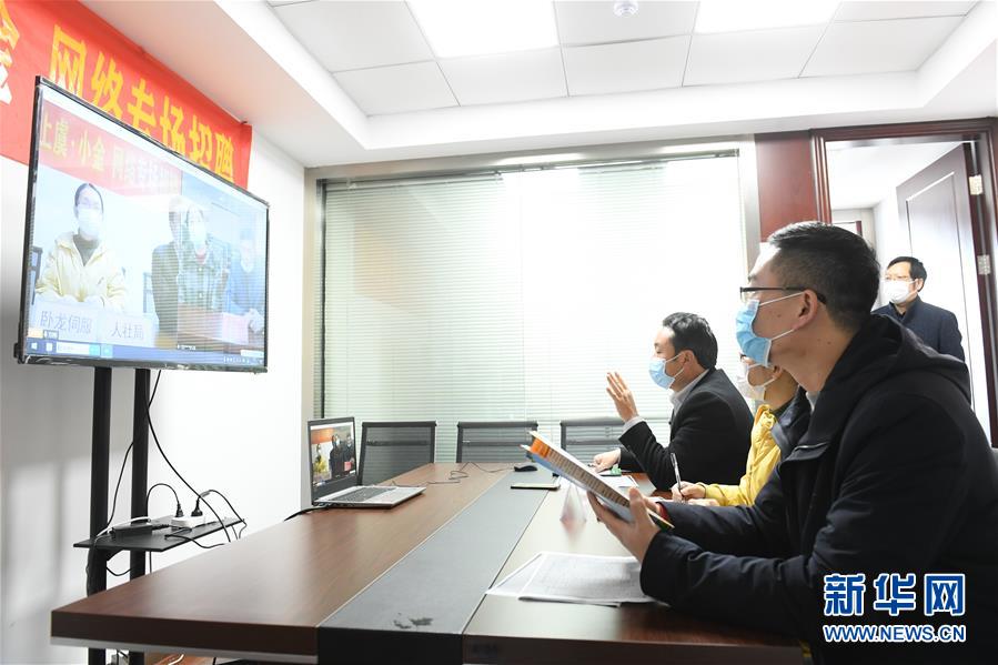 （新華全媒頭條·圖文互動）（18）從人民中汲取磅礴力量——習近平總書記同出席2020年全國兩會人大代表、政協(xié)委員共商國是紀實