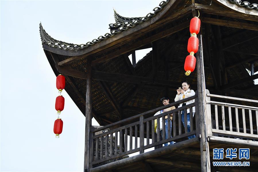 （新華全媒頭條·圖文互動）（20）從人民中汲取磅礴力量——習近平總書記同出席2020年全國兩會人大代表、政協(xié)委員共商國是紀實