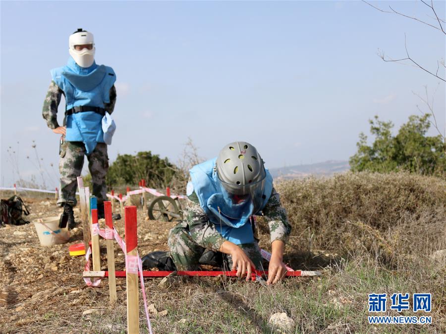 （新華全媒頭條·圖文互動(dòng)）（12）沿著中國特色強(qiáng)軍之路闊步前進(jìn)——黨中央、中央軍委領(lǐng)導(dǎo)推進(jìn)國防和軍隊(duì)建設(shè)70年紀(jì)實(shí)