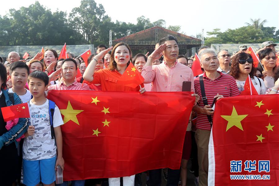 （圖文互動）（1）“我和我的祖國，一刻也不能分割”——解放軍駐香港部隊與市民共同慶祝國慶70周年見聞