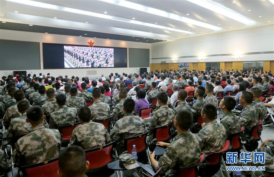 （圖文互動）（3）“我和我的祖國，一刻也不能分割”——解放軍駐香港部隊與市民共同慶祝國慶70周年見聞