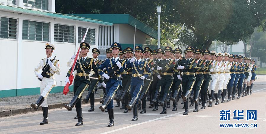 （圖文互動）（5）“我和我的祖國，一刻也不能分割”——解放軍駐香港部隊與市民共同慶祝國慶70周年見聞