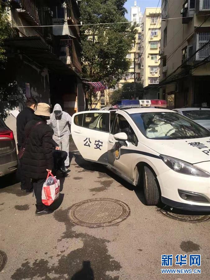 （習近平致敬的戰(zhàn)“疫”英雄·公安干警篇·圖文互動）（5）他們，抗疫一線鑄警魂