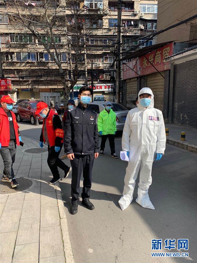 （習近平致敬的戰(zhàn)“疫”英雄·公安干警篇·圖文互動）（6）他們，抗疫一線鑄警魂