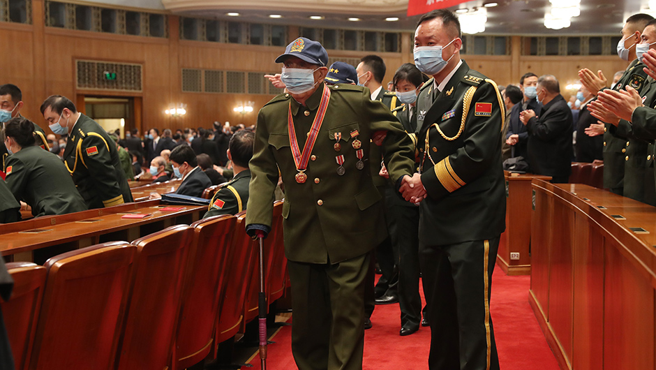 志愿軍老戰(zhàn)士、老同志入場(chǎng)