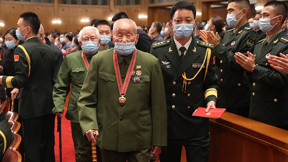 志愿軍老戰(zhàn)士、老同志入場(chǎng)