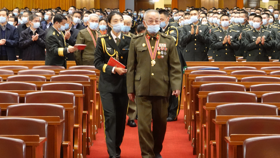 大會(huì)前，志愿軍老同志入場(chǎng)