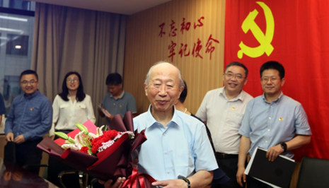 新黨員陳振新：“雖已耄耋，紅心向黨！”