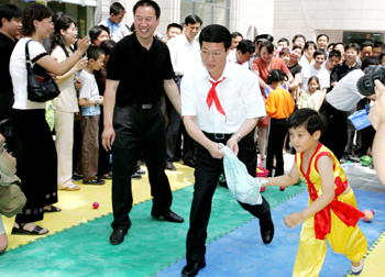 “為民、務(wù)實(shí)、清廉”——記中共中央政治局常委張高麗