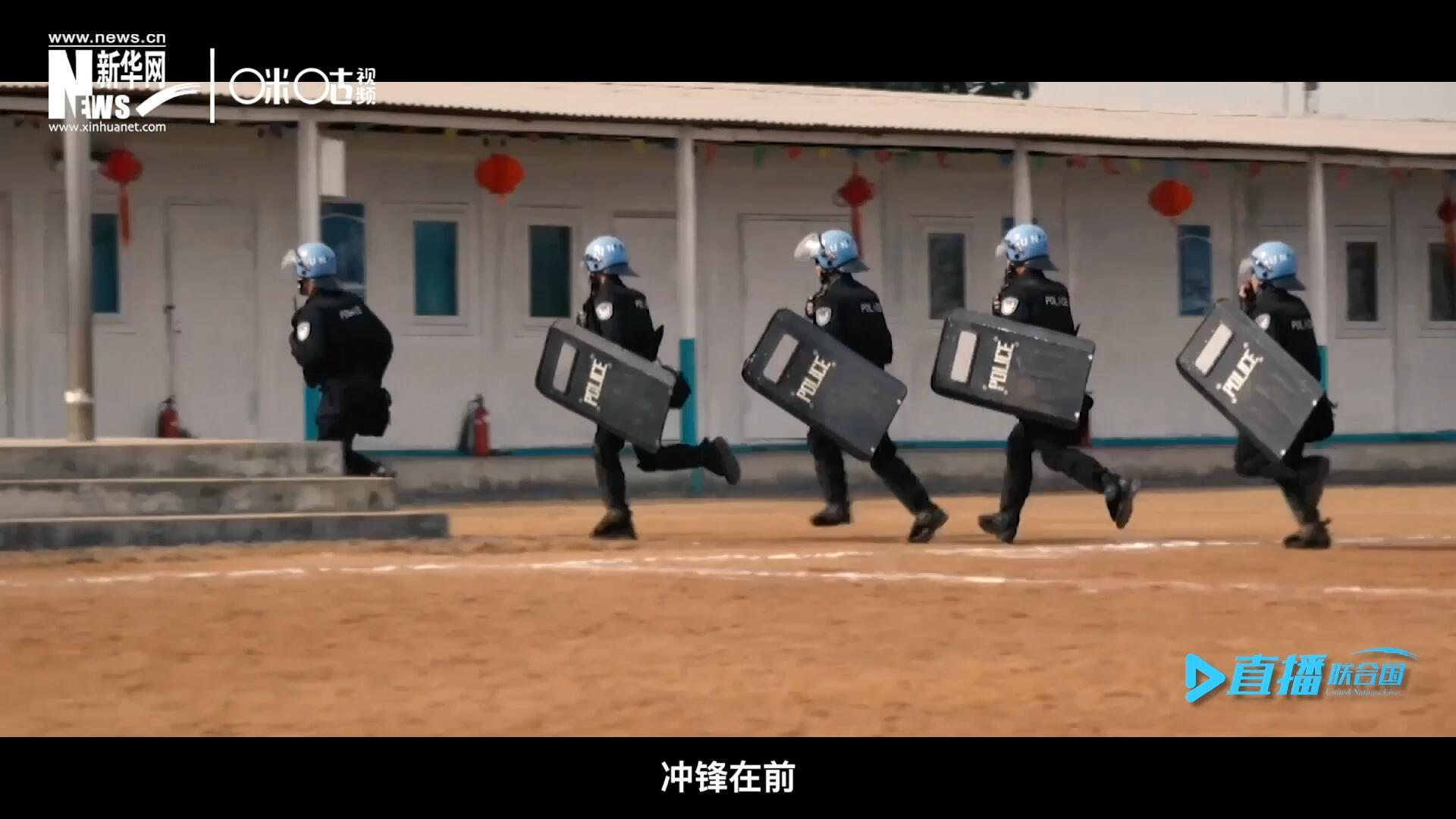 有這樣一支隊(duì)伍，他們不畏艱險(xiǎn)，沖鋒在前，頭戴藍(lán)盔，為和平而戰(zhàn)，他們的名字叫做聯(lián)合國(guó)維和部隊(duì)。