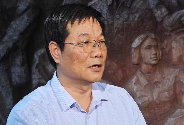 我們把黨的政治優(yōu)勢(shì)和現(xiàn)代企業(yè)制度優(yōu)勢(shì)結(jié)合起來，建立完善決策、執(zhí)行、監(jiān)督三個(gè)體系。