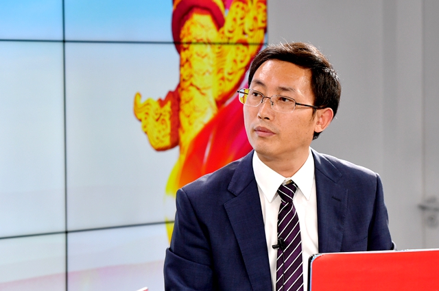 繼往是為了開來，那么開什么來？我們的未來是什么？我們現(xiàn)在站在什么歷史方位上？往哪里去走？