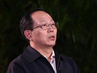 如何發(fā)展壯大體育產(chǎn)業(yè)？