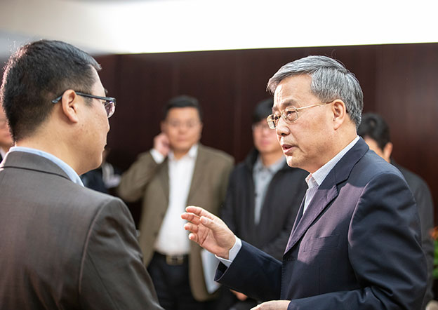 讓銀行業(yè)金融機(jī)構(gòu)愿意做、能夠做、也會(huì)做民營企業(yè)業(yè)務(wù)