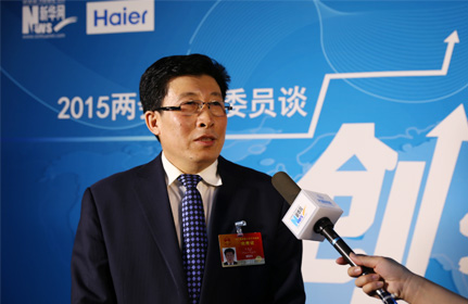 “面對這種新型的、農(nóng)業(yè)轉(zhuǎn)型的項目，政府各級部門也都在研究怎么落實，還有很多細(xì)節(jié)上的問題。”