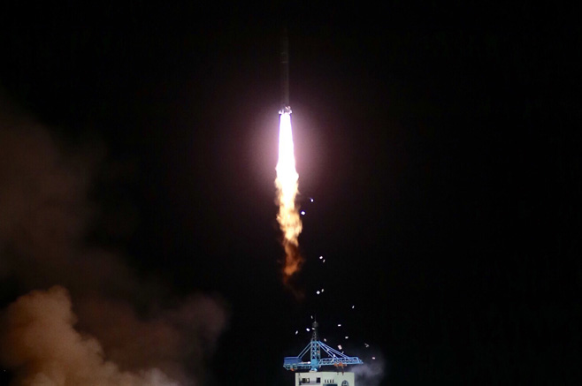 4月6日，搭載實踐十號衛(wèi)星的長征二號丁運載火箭升空。