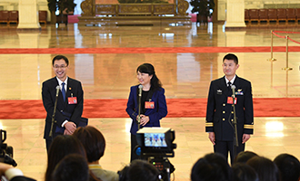 孟祥飛、李媛、曹先建代表接受采訪