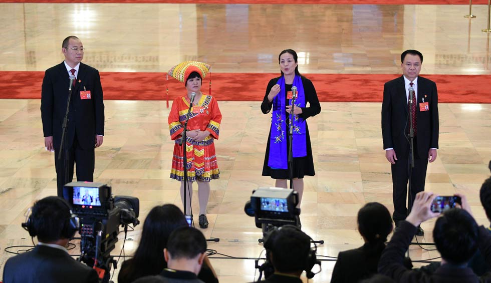 蔡松濤、杜麗群、楊小玲、賈立群接受采訪