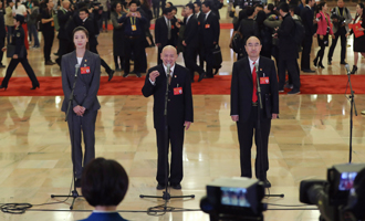 魏秋月、孟廣祿、薛晨陽(yáng)代表接受采訪