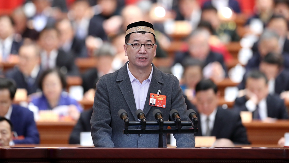 新疆維吾爾自治區(qū)呼圖壁縣政協(xié)副主席、伊斯蘭教協(xié)會會長，呼圖壁縣城鎮(zhèn)陜西寺阿訇 楊杰
