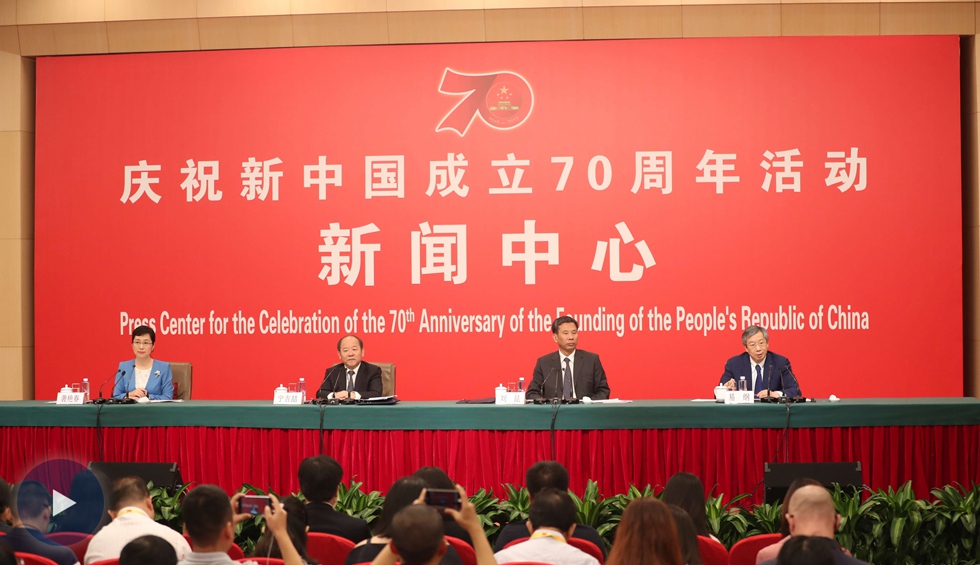 以新發(fā)展理念為引領(lǐng)，推進(jìn)中國經(jīng)濟(jì)平穩(wěn)健康可持續(xù)發(fā)展
