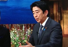 安倍搬起石頭要砸誰(shuí)的腳？