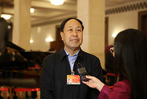 全國(guó)政協(xié)委員劉吉臻接受記者采訪(fǎng)