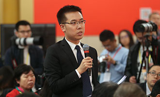 中央電視臺(tái)、中國國際電視臺(tái)記者提問
