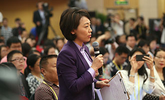 中央電視臺(tái)、中國國際電視臺(tái)記者提問