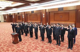 國務(wù)院部長、委員會主任、中國人民銀行行長、審計長進(jìn)行憲法宣誓