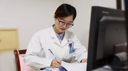 有才！這位女醫(yī)生自創(chuàng)說(shuō)唱視頻，讓科普更“接地氣”