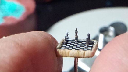 比指甲蓋還?。?土耳其微雕藝術(shù)家雕出超小國(guó)際象棋