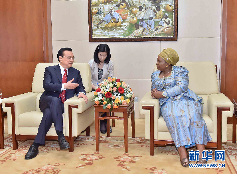 5月5日，中國國務(wù)院總理李克強在亞的斯亞貝巴非洲聯(lián)盟總部會見非盟委員會主席祖馬。 新華社記者李濤攝