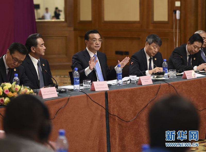  5月6日，中國(guó)國(guó)務(wù)院總理李克強(qiáng)在埃塞俄比亞首都亞的斯亞貝巴出席中非經(jīng)貿(mào)人文座談會(huì)。 新華社記者 李學(xué)仁 攝 