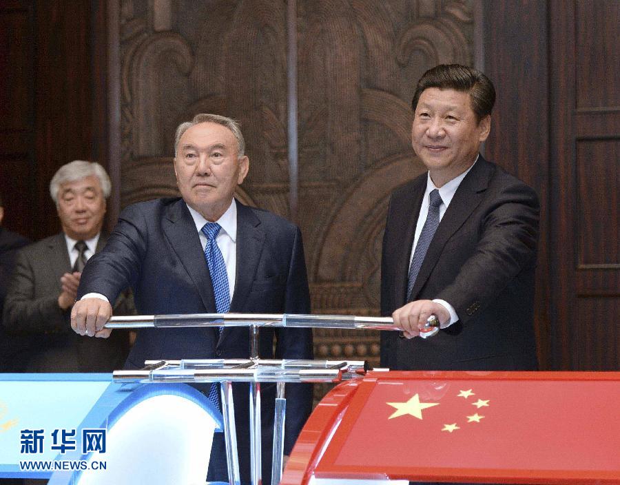 5月19日，國家主席習近平在上海同哈薩克斯坦總統(tǒng)納扎爾巴耶夫舉行會談。這是會談后，兩國元首共同出席中哈連云港物流場站項目遠程投產(chǎn)儀式。新華社記者 馬占成 攝 