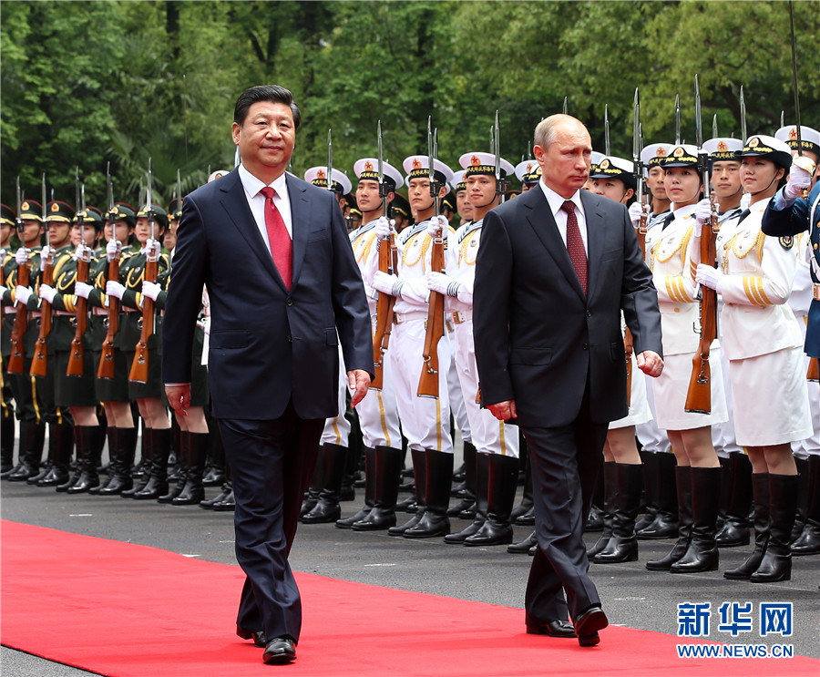 這是會談前，習(xí)近平在上海西郊會議中心廣場為普京舉行歡迎儀式。 新華社記者 龐興雷 攝 
