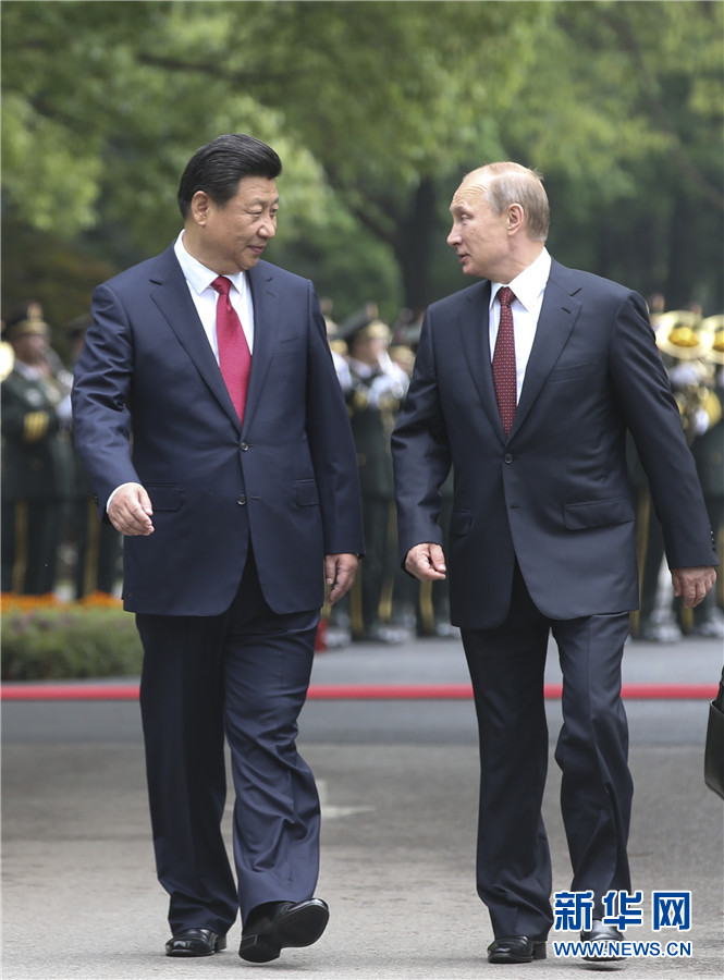 這是會談前，習(xí)近平在上海西郊會議中心廣場為普京舉行歡迎儀式。 新華社記者 蘭紅光 攝