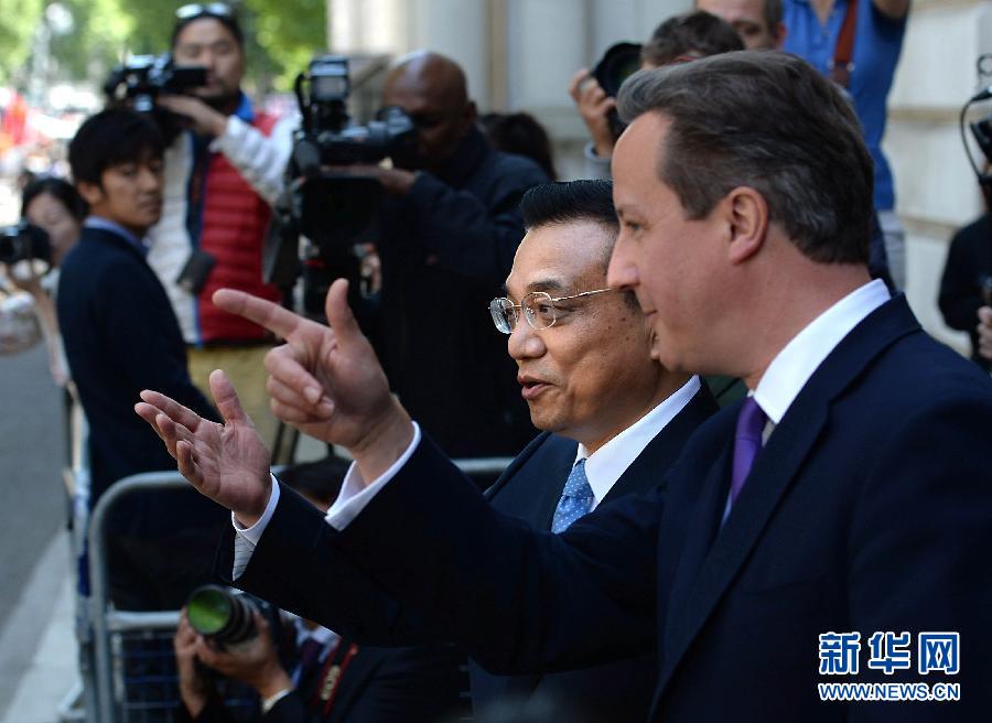 6月17日，中國國務(wù)院總理李克強在倫敦唐寧街10號首相府同英國首相卡梅倫舉行中英總理年度會晤。新華社記者 李濤 攝