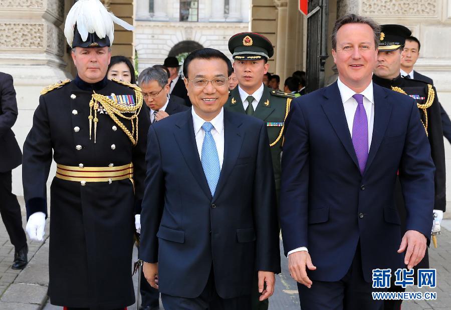 6月17日，中國國務(wù)院總理李克強在倫敦唐寧街10號首相府同英國首相卡梅倫舉行中英總理年度會晤。新華社記者 龐興雷 攝