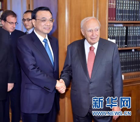 6月20日，國(guó)務(wù)院總理李克強(qiáng)在雅典總統(tǒng)府會(huì)見(jiàn)希臘總統(tǒng)帕普利亞斯。 新華社記者 李濤 攝