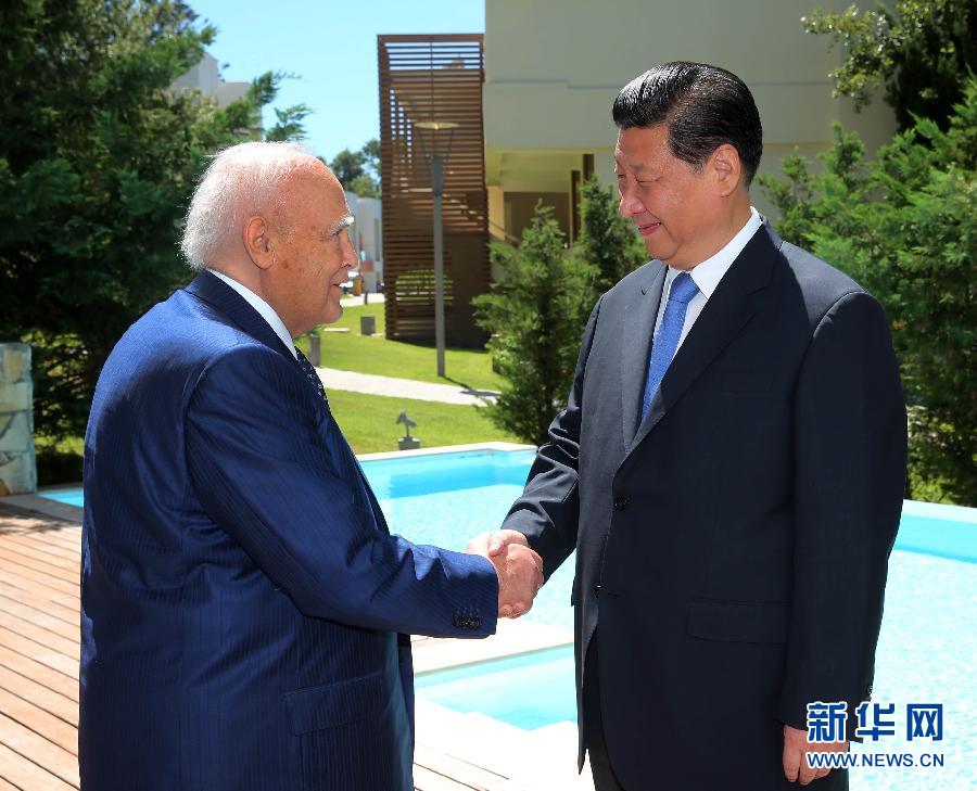 7月13日，中國國家主席習(xí)近平在希臘羅德島會(huì)見希臘總統(tǒng)帕普利亞斯。 新華社記者 蘭紅光 攝