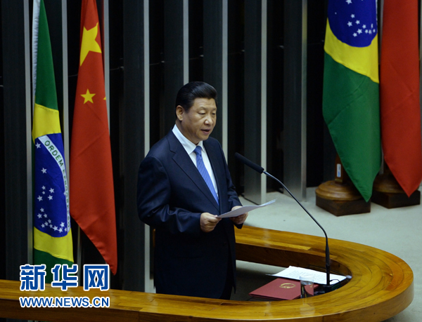 7月16日，國(guó)家主席習(xí)近平在巴西國(guó)會(huì)發(fā)表《弘揚(yáng)傳統(tǒng)友好共譜合作新篇》的演講。 新華社記者 劉建生 攝 