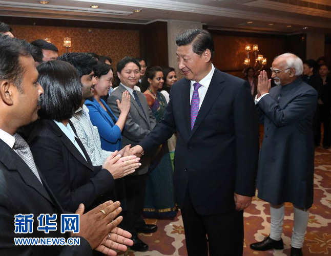 9月18日，國家主席習(xí)近平在印度世界事務(wù)委員會(huì)發(fā)表題為《攜手追尋民族復(fù)興之夢(mèng)》的重要演講。演講結(jié)束后，習(xí)近平接見中印兩國青年代表。新華社記者 龐興雷 攝