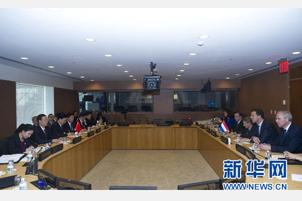 9月23日，出席聯(lián)合國氣候峰會的國家主席習(xí)近平特使、國務(wù)院副總理張高麗在紐約聯(lián)合國總部會見荷蘭首相呂特。 新華社記者 王曄 攝 