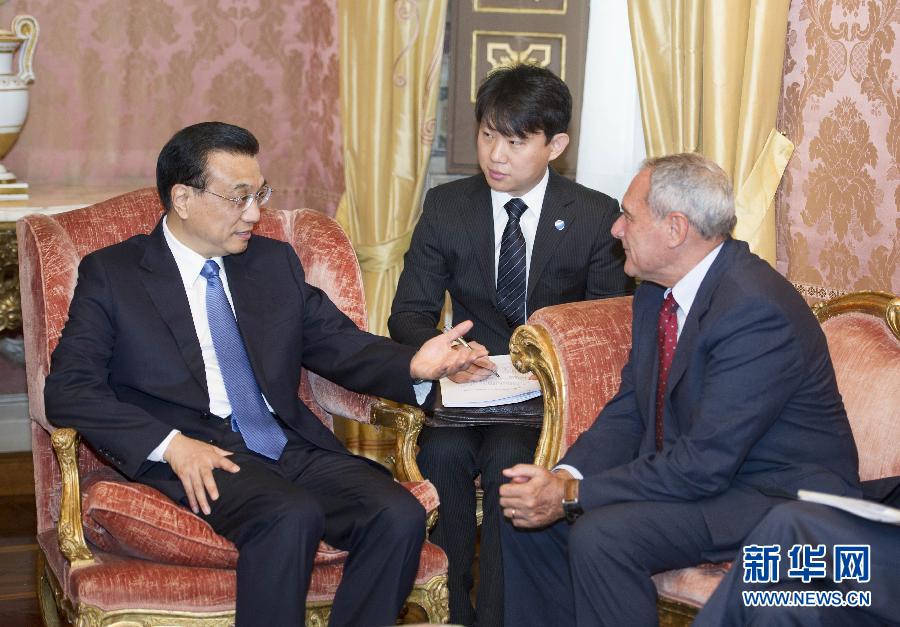 10月15日，中國國務院總理李克強在羅馬會見意大利參議長格拉索。 新華社記者謝環(huán)馳攝 